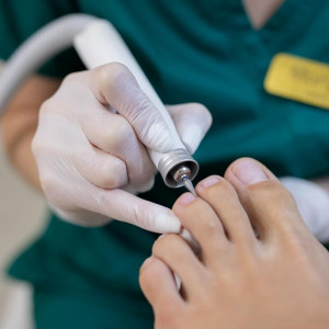 Аппаратная чистка ногтей